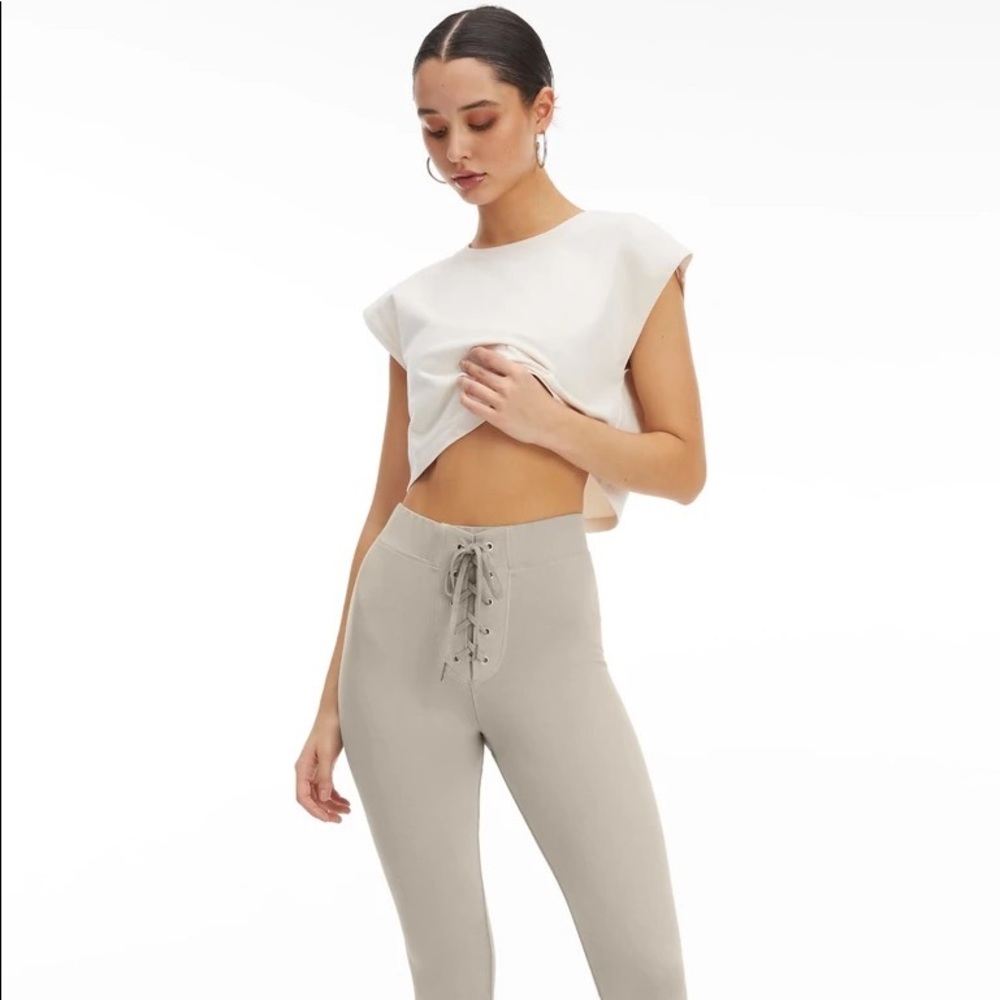 Good American Essential Cropped Shoulder Tee